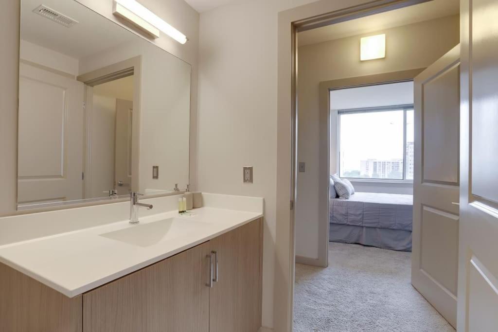 Wonderful 2Br Apartment At Crystal City Arlington Dış mekan fotoğraf